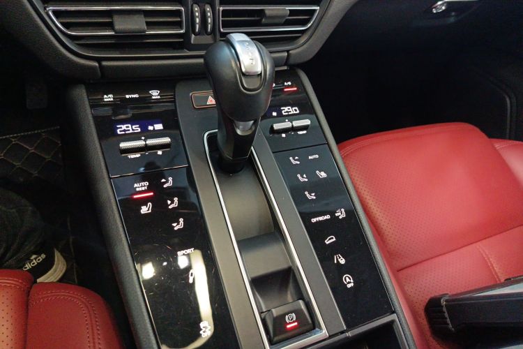 保时捷 2024款 Macan 2.0T中控内饰18