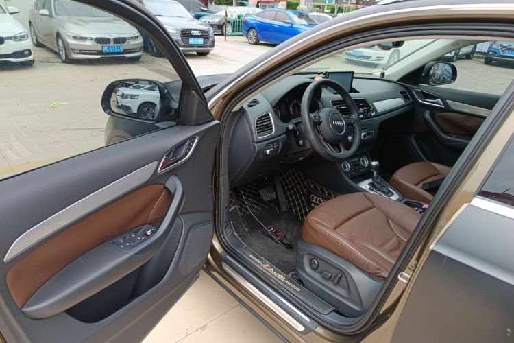 奥迪Q3 2013款 35 TFSI quattro 技术型中控内饰7003
