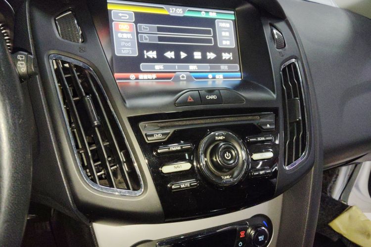 福特 福克斯 2012款 两厢 2.0L 自动豪华运动型局部细节16