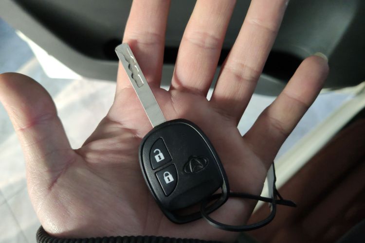 长安凯程 2021款 1.5L欧诺S智享版双蒸空调客车JL473QG中控内饰7001