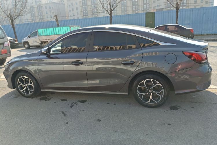 名爵 MG5 2021款 180DVVT CVT青春豪华版车身外观4