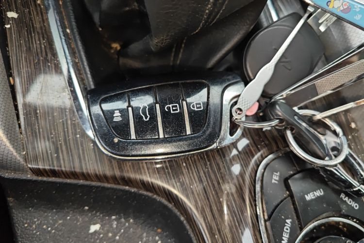 北汽幻速S3 2016款 S3L 1.5L 手动尊贵型中控内饰11