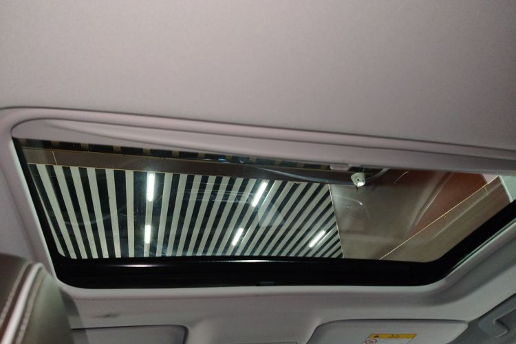 别克GL8 2022款 陆上公务舱 652T 尊贵型中控内饰22