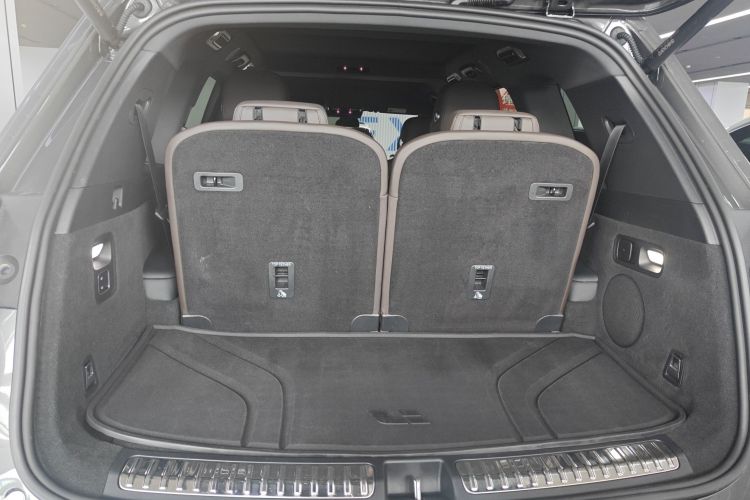 理想汽车 理想L8 2023款 Air机舱底盘23