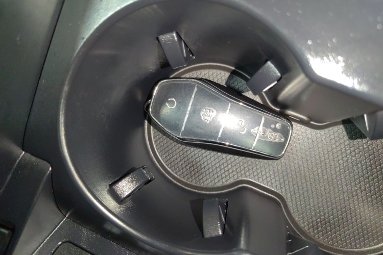 比亚迪 汉L 2025款 EV 701KM激光雷达旗舰型中控内饰7001