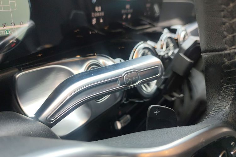 奔驰GLB 2020款 改款 GLB 200 时尚型中控内饰18