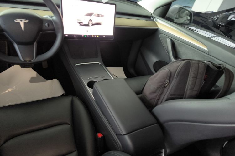 特斯拉 Model Y 2022款 后轮驱动版中控内饰18