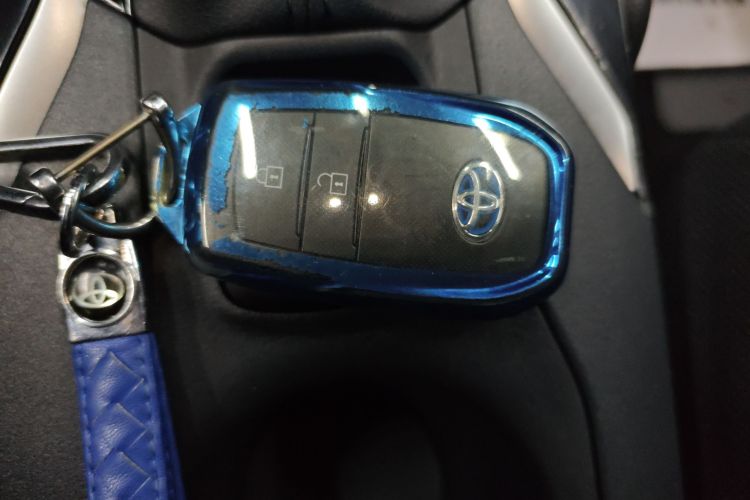 丰田 锋兰达 2023款 2.0L 智能电混双擎 领先版中控内饰11