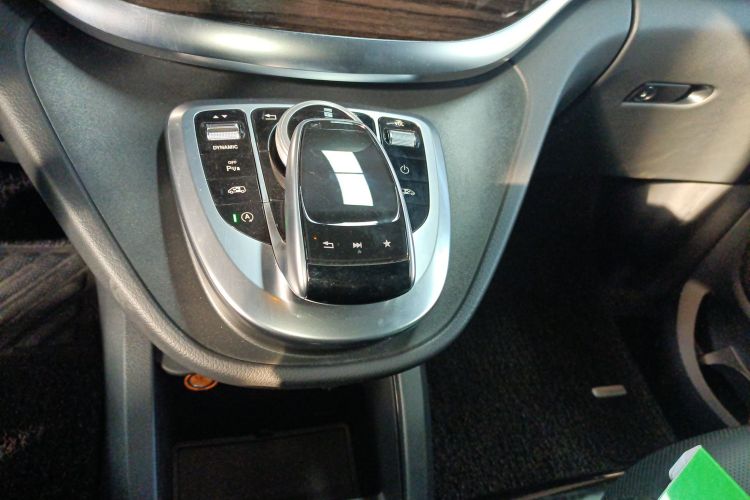 奔驰V级 2017款 V 260 领航版局部细节18