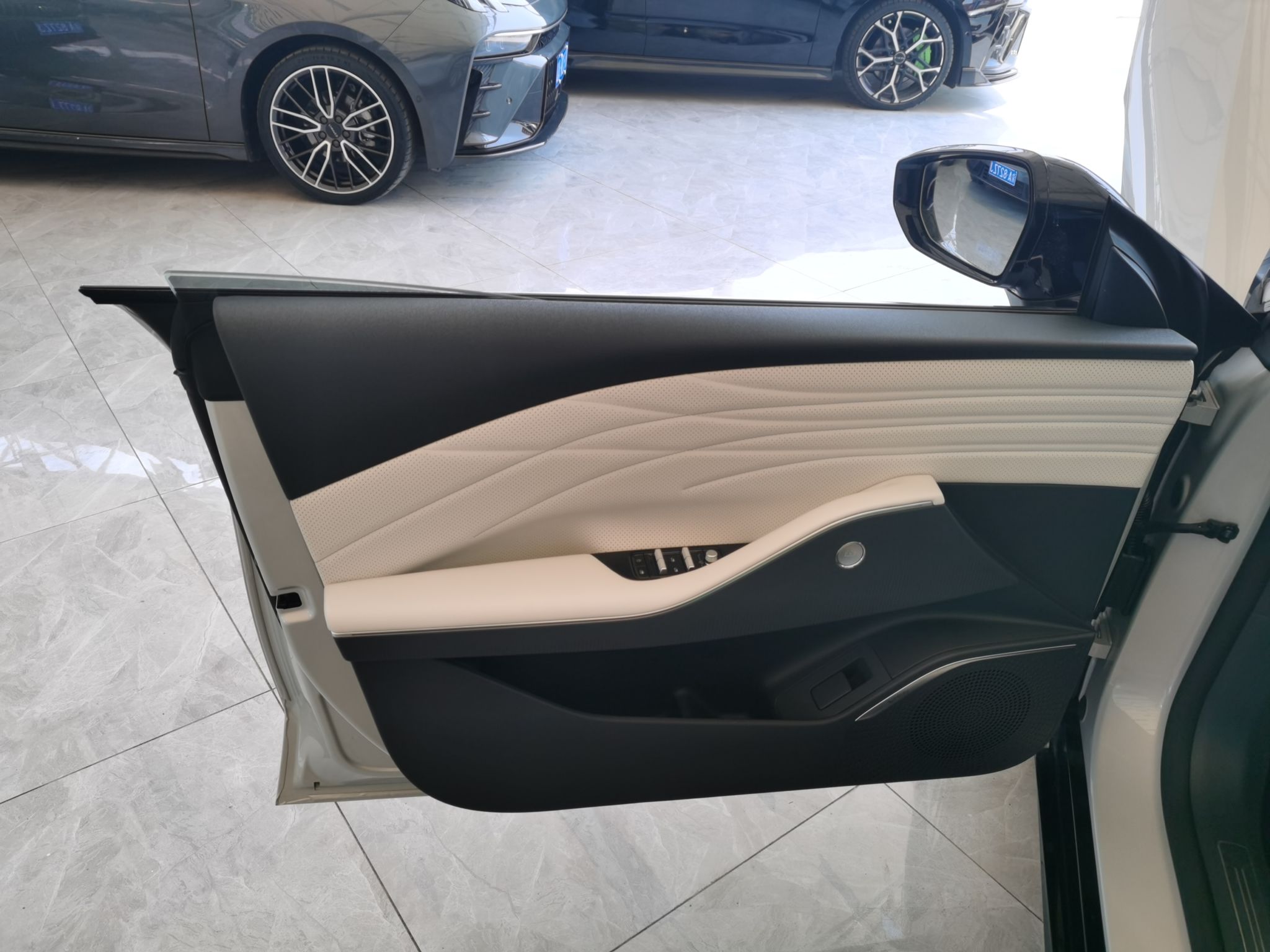 吉利银河 银河E8 2024款 665km 后驱星舰 远航版