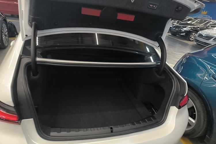 宝马3系 2025款 330Li M运动曜夜套装局部细节23