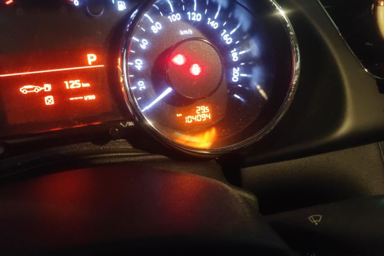 标致3008 2013款 2.0L 自动经典版中控内饰15