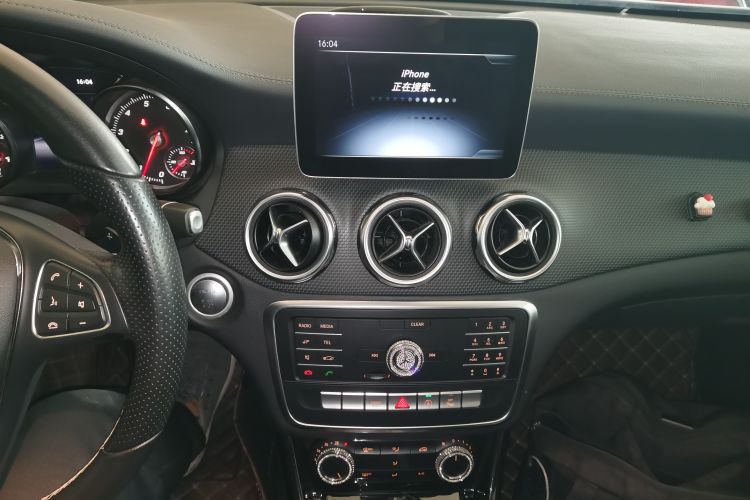 奔驰GLA 2018款 GLA 200 时尚型中控内饰16