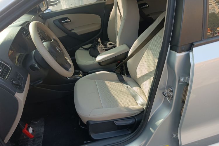 大众 Polo 2013款 1.4L 自动舒适版中控内饰19