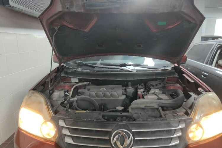 东风风度MX6 2015款 2.0L CVT两驱全能版机舱底盘24