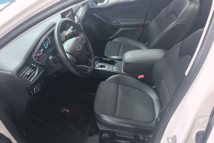 福特 福克斯 2020款 三厢 EcoBoost 180 自动锋潮型局部细节19