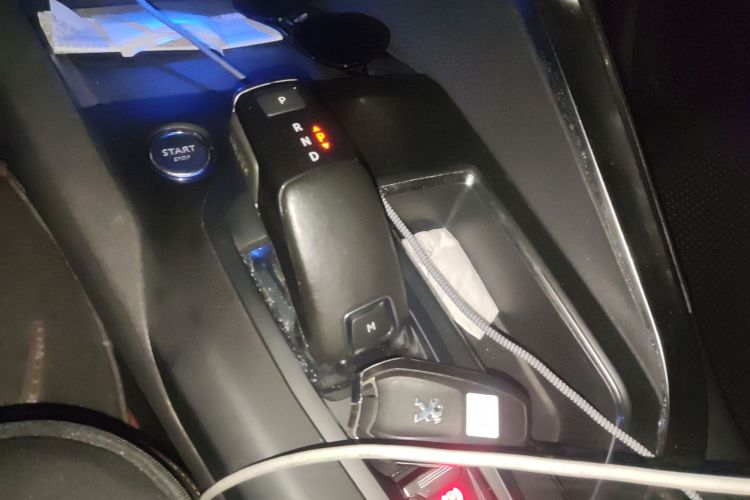 标致4008 2019款 350THP 尝先版中控内饰18