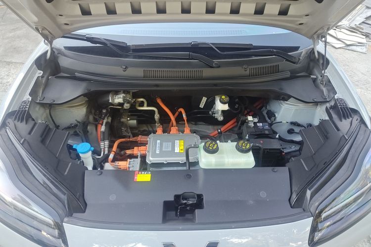 五菱汽车 五菱缤果PLUS 2024款 510km 旗舰版 四座版机舱底盘24