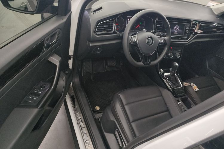 大众 T-ROC探歌 2018款 280TSI DSG两驱舒适型 国V中控内饰7003