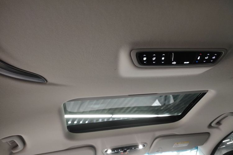 上汽大通MAXUS 大通G90 2022款 2.0T 星际旗舰版中控内饰22