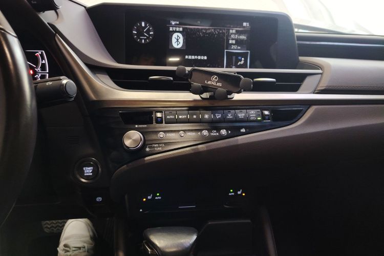 雷克萨斯ES 2020款 200 卓越版中控内饰16
