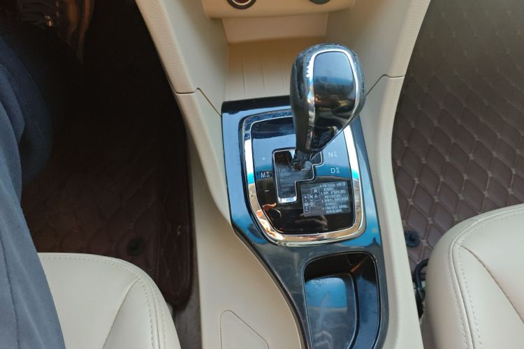 宝骏730 2016款 1.8L iAMT豪华型 7座局部细节18