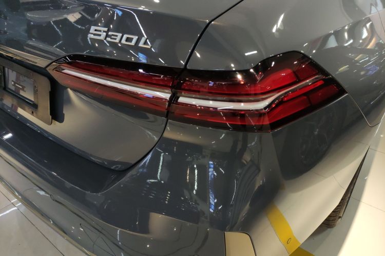 宝马5系 2024款 530Li 尊享型 豪华套装车身外观9