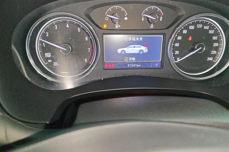 别克 君越 2019款 28T 精英型中控内饰15