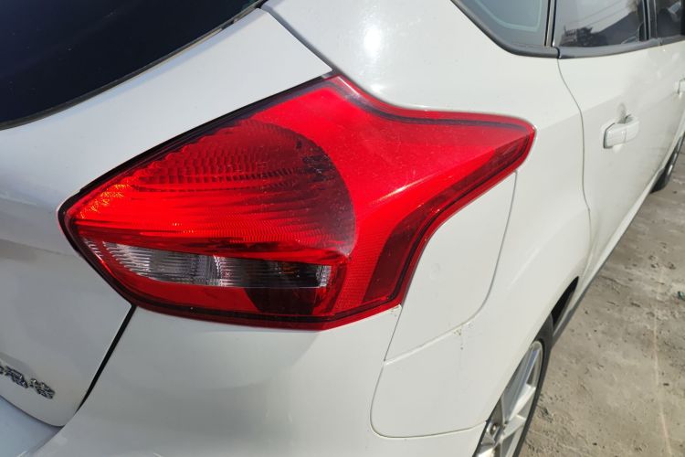 福特 福克斯 2017款 两厢 1.6L 自动风尚型智行版车身外观6006