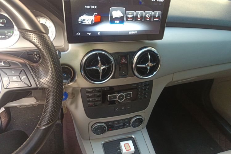 奔驰GLK级 2014款 GLK 260 4MATIC 动感型中控内饰16