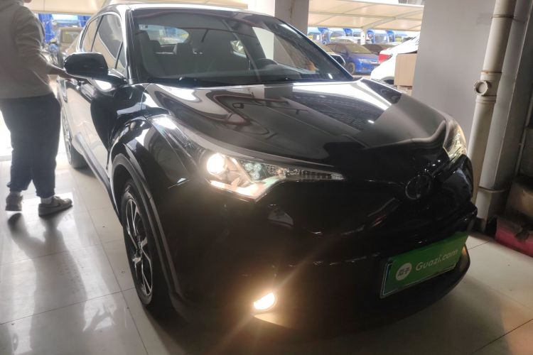 丰田C-HR 2020款 2.0L 领先版车身外观3