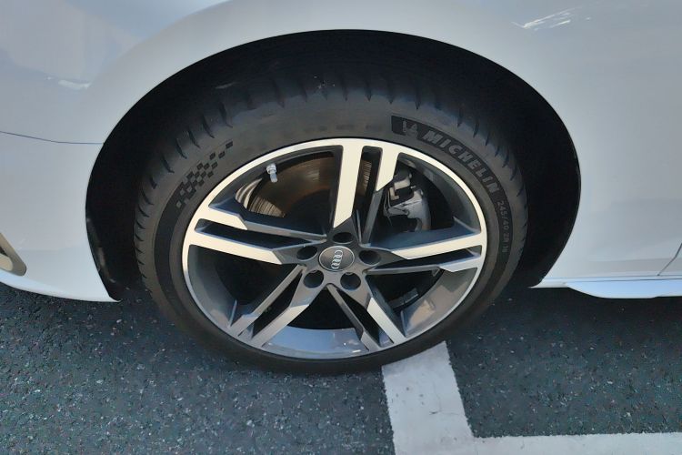 奥迪A4L 2020款 40 TFSI 豪华动感型车身外观35