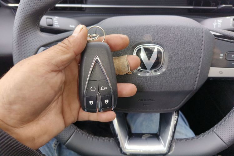 长安 逸动 2025款 蓝鲸 1.5T 500Bar尊贵型中控内饰11