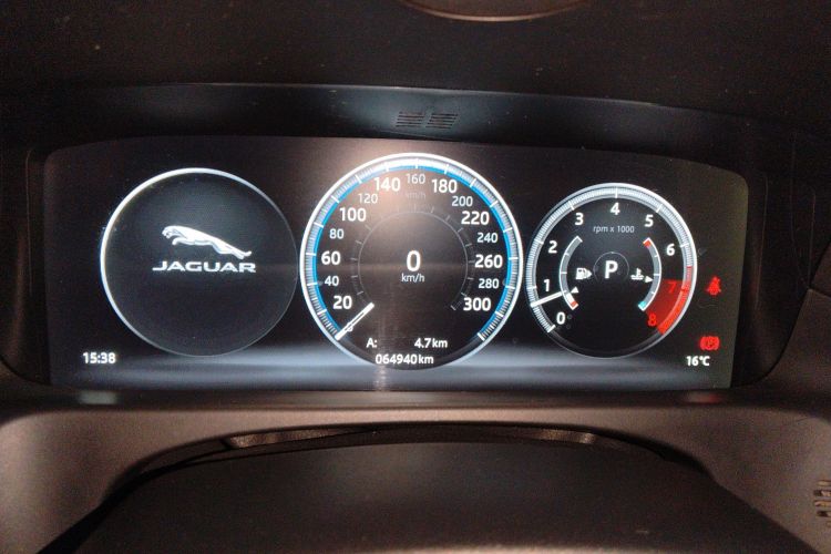 捷豹XFL 2018款 XFL 3.0 SC 340PS 奢华版中控内饰14