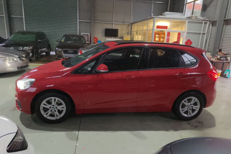 宝马2系旅行车 2016款 218i 领先型车身外观4