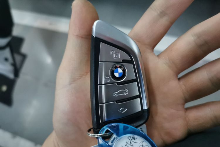 宝马5系 2022款 改款二 525Li 豪华套装中控内饰11