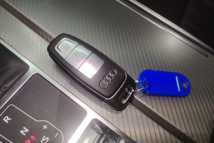 奥迪A6L 2021款 40 TFSI 豪华致雅型中控内饰11