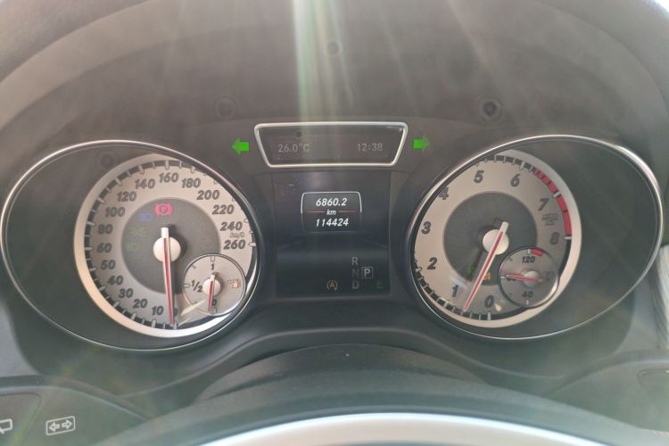 奔驰GLA 2015款 GLA 220 4MATIC 时尚型中控内饰14