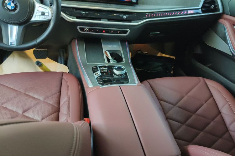 宝马X5 2023款 xDrive 30Li 尊享型M运动套装中控内饰18
