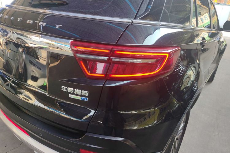 福特 2020款 领界S EcoBoost 145 CVT铂领型车身外观9