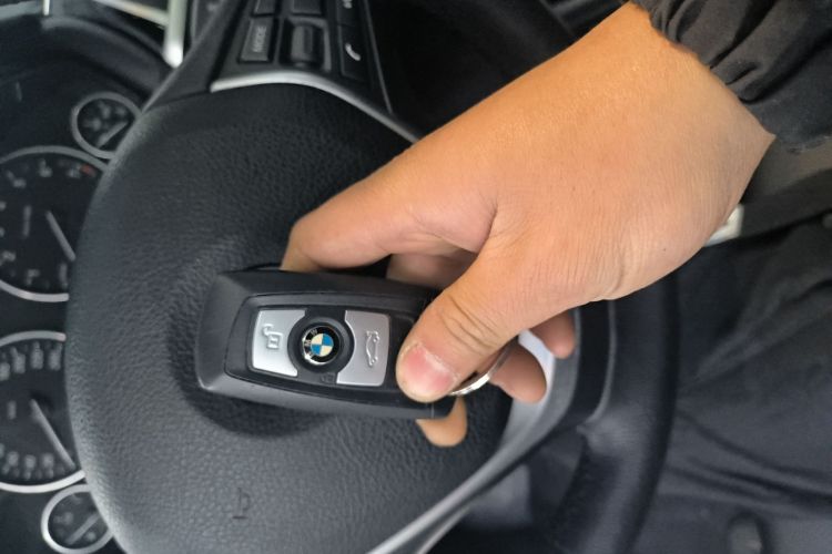 宝马3系 2017款 320Li 时尚型中控内饰7001