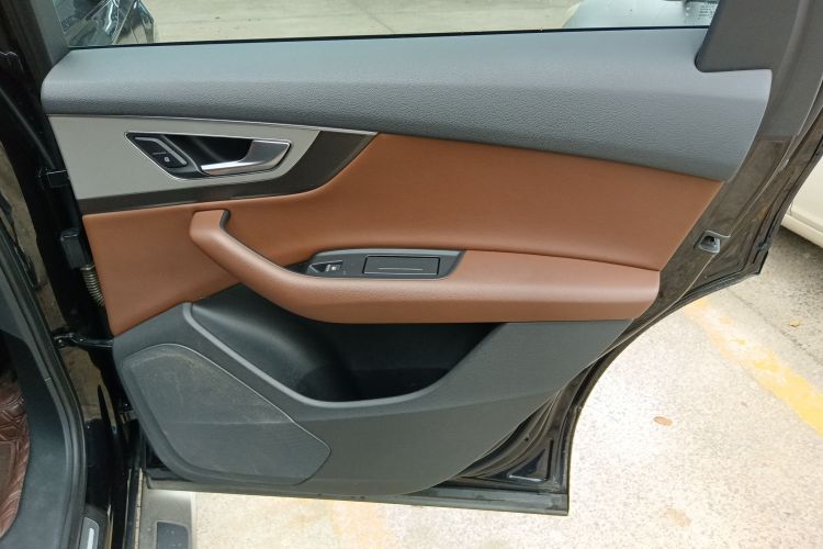 奥迪Q7 2016款 45 TFSI 技术型中控内饰7006