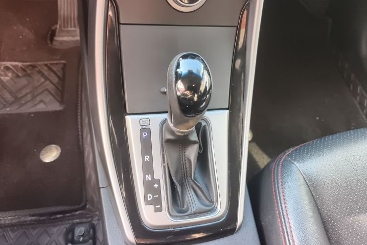 现代 朗动 2015款 1.6L 自动领先型局部细节18