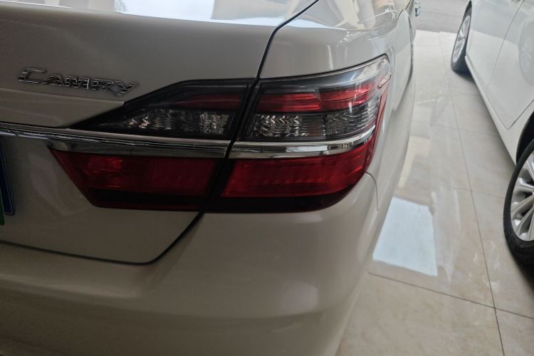 丰田 凯美瑞 2016款 2.0E 十周年纪念精英版车身外观9