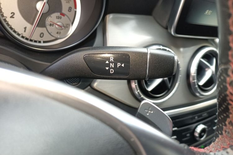 奔驰CLA 2015款 CLA 220 4MATIC中控内饰18