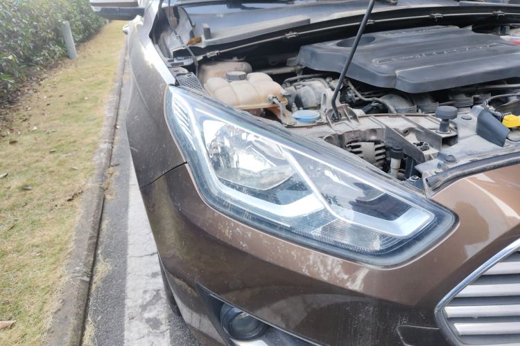 福特 福睿斯 2015款 1.5L 自动时尚型车身外观8