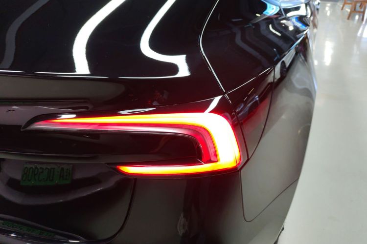 特斯拉 Model 3 2023款 后轮驱动版车身外观9