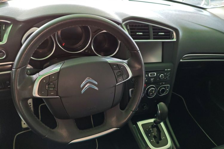 雪铁龙C4L 2015款 1.2T 自动尊贵版中控内饰7002