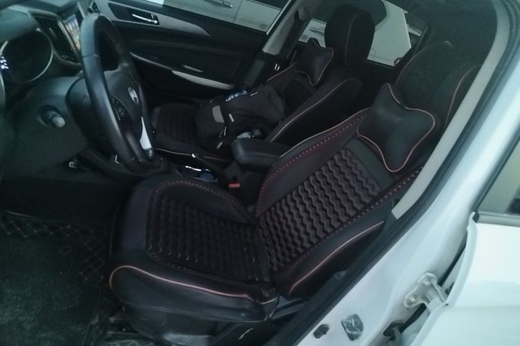 长安CS35 2017款 1.6L 手动豪华型中控内饰19