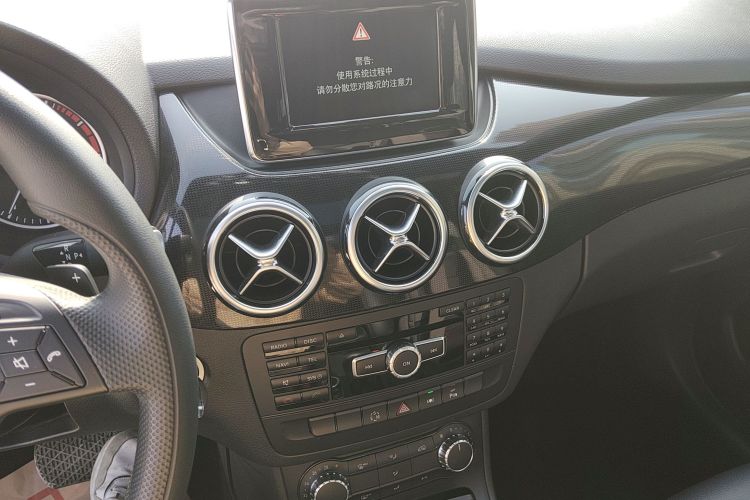 奔驰B级 2012款 B 180中控内饰16